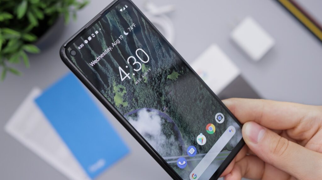 Mobilní telefon k ovládání televize
